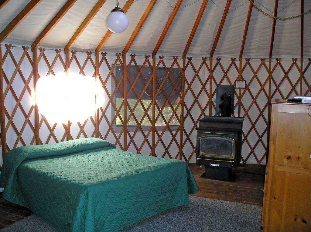 Harden Flat Yosemite Lakes Hillside Yurt 1 מראה חיצוני תמונה